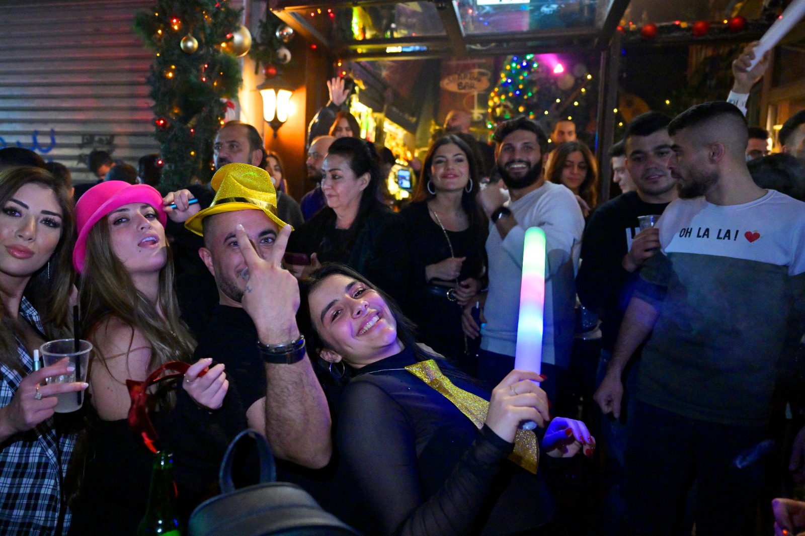 ليلة رأس السنة في مار مخايل والجميزة أجواء صاخبة وأمل بعام أفضل